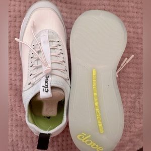 Size 9 Cloves Aeros- New!